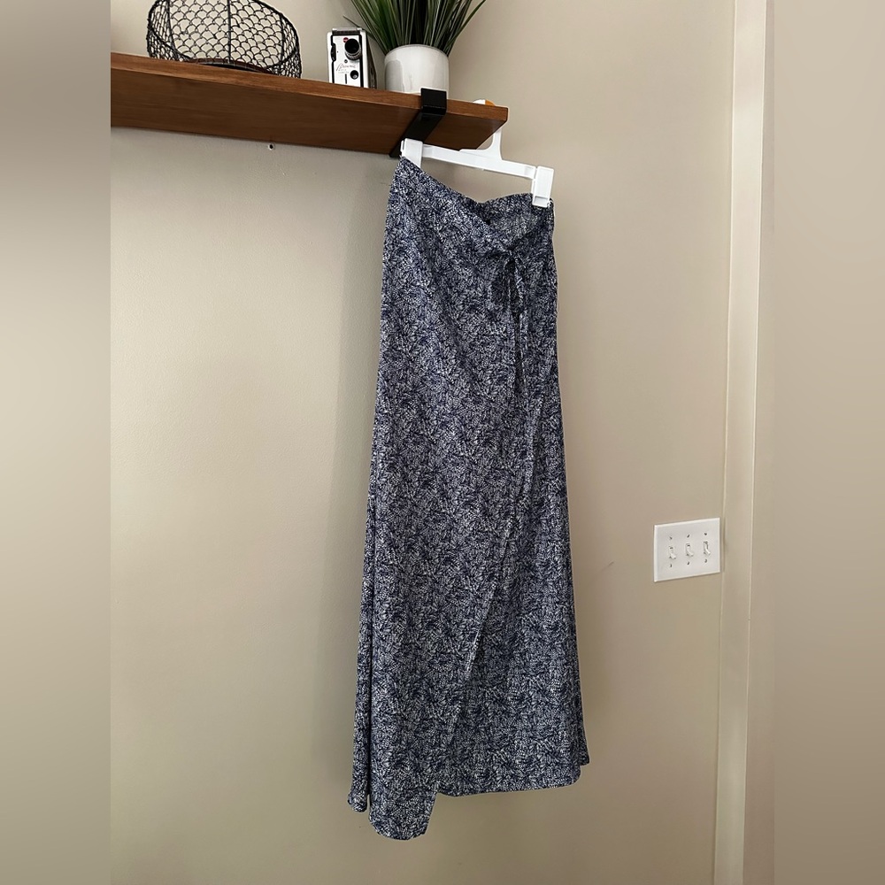 NWT Lulu's Navy Floral Maxi Skirt